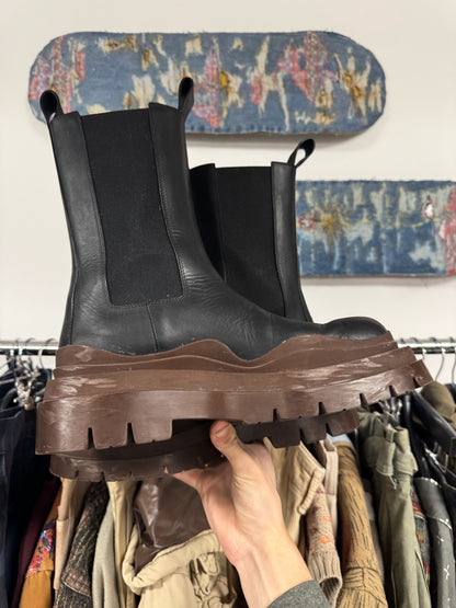 Bottega Veneta ‘Tire’ Brown/Black Leather Chelsea Boots