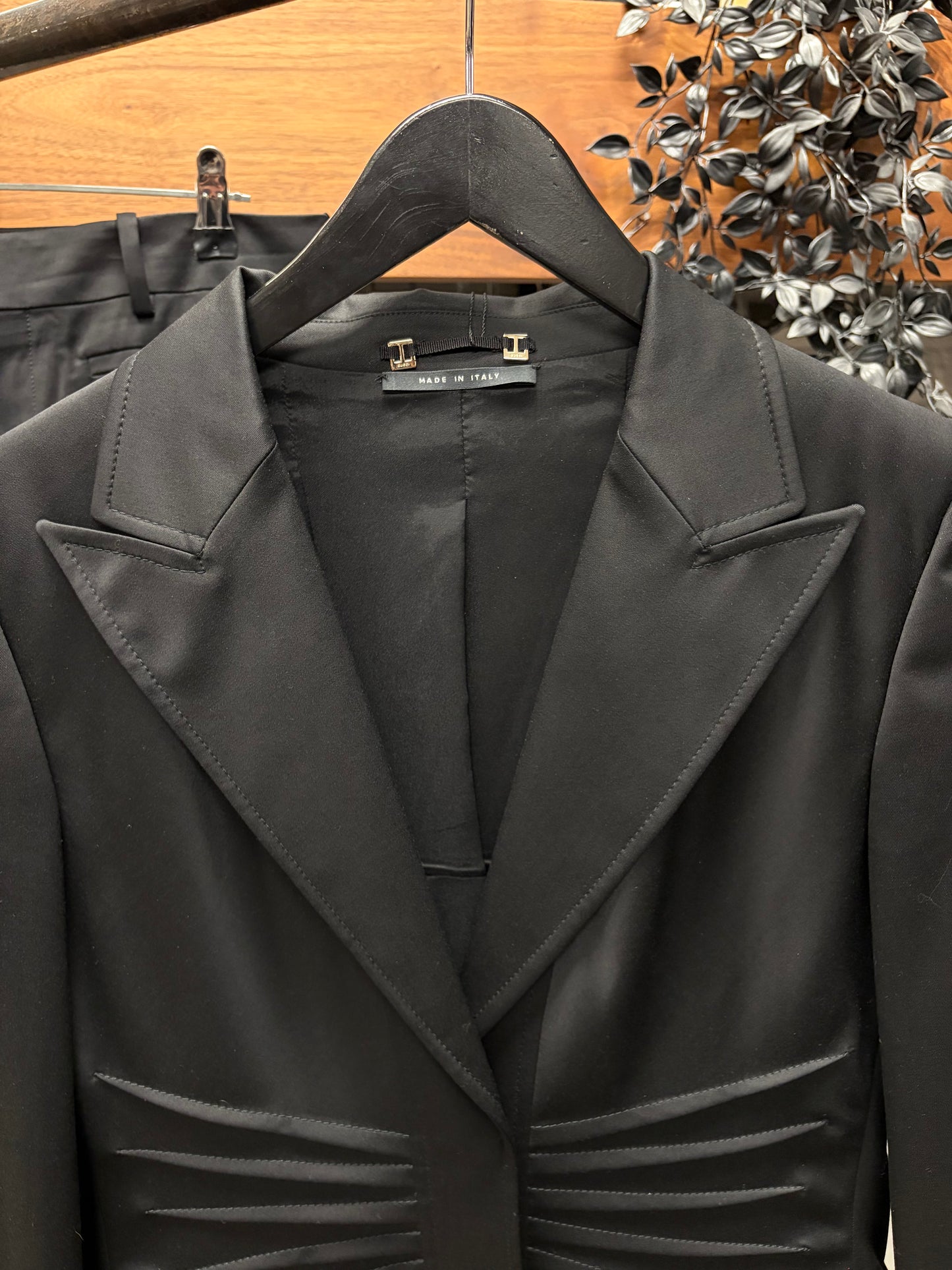 AW2004 Gucci by Tom Ford ‘Ribcage’ Black Slim Cut Suit Ensemble