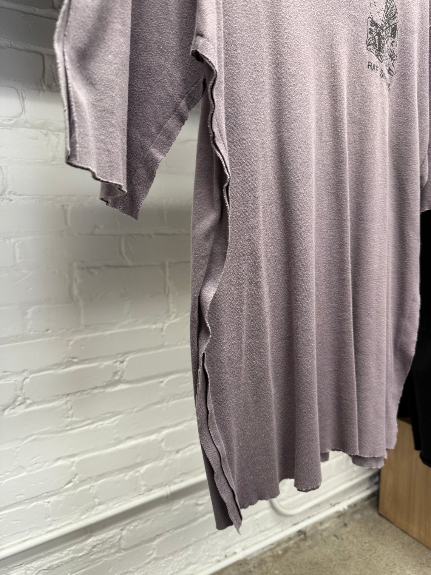 AW1998 Raf Simons ‘Radioactivity’ Skull Graphic Raw Hem ‘Plum’ Faded T-Shirt