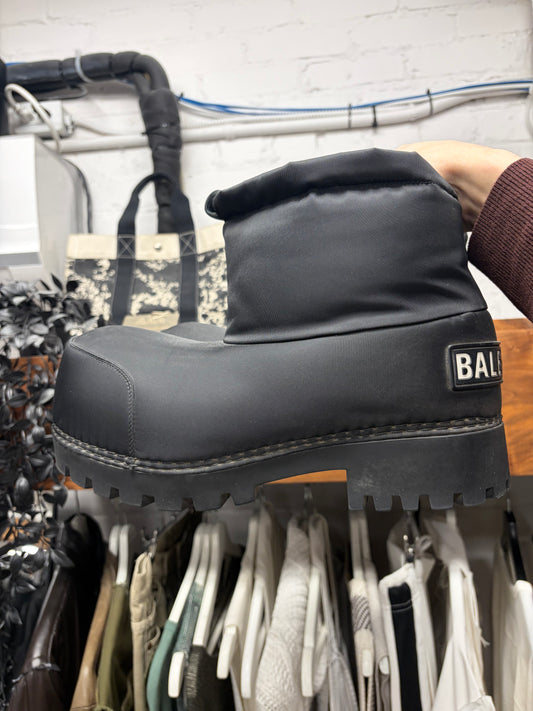 Balenciaga ‘Alaska’ Black Oversized Low Top Boots