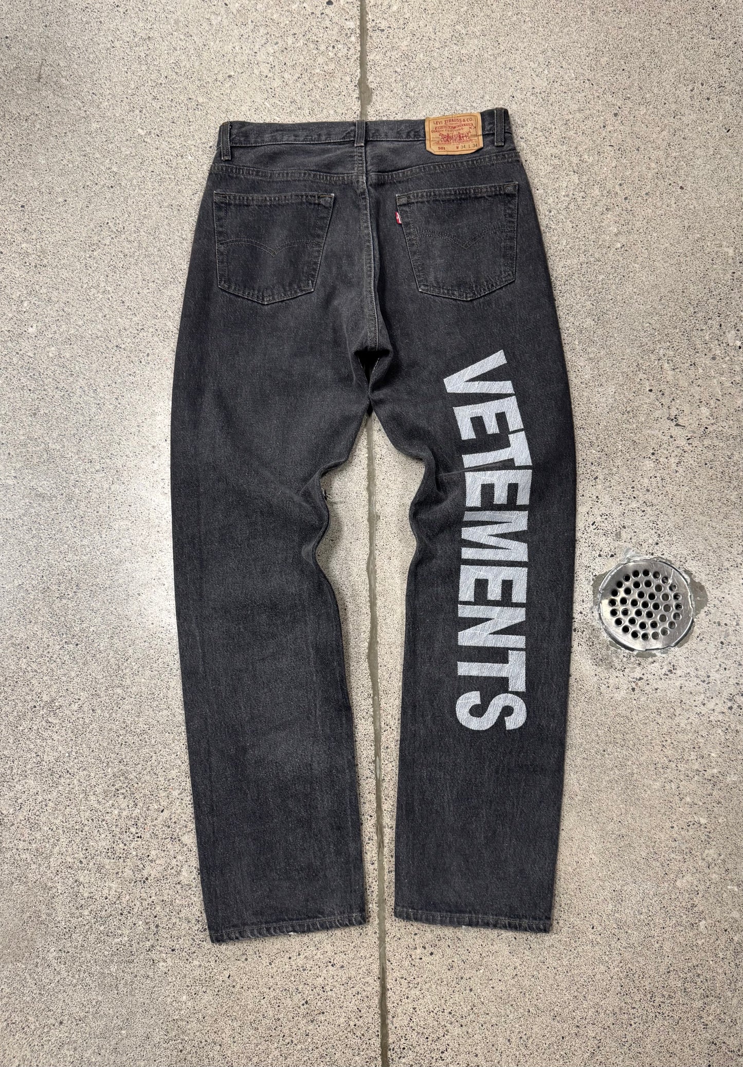 AW2018 Vetements x Levi’s 501 ‘Script’ Logo Denim