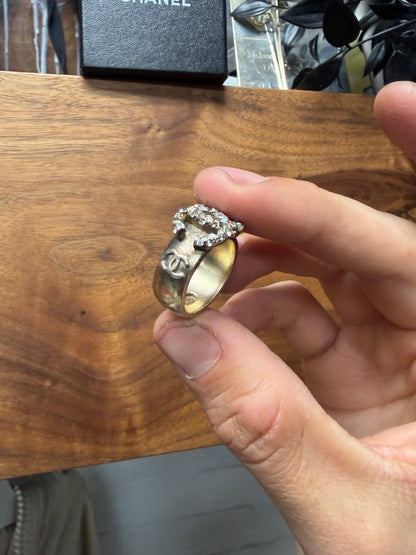 2010 Chanel CC Logo ‘Camellia Flower’ Crystal Embellished Silver Tone Ring