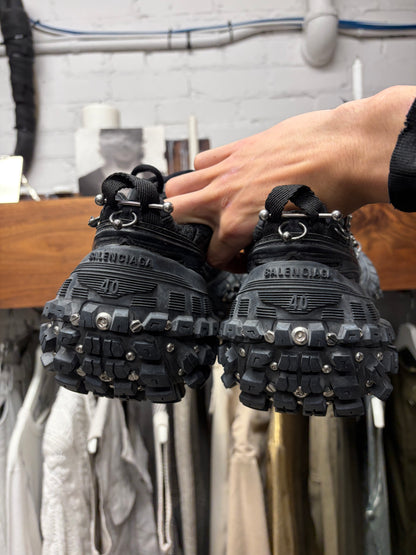 Balenciaga Piercing & Screws ‘Defender’ Tire Track Sole ‘Bounce’ Black Low Top Sneakers