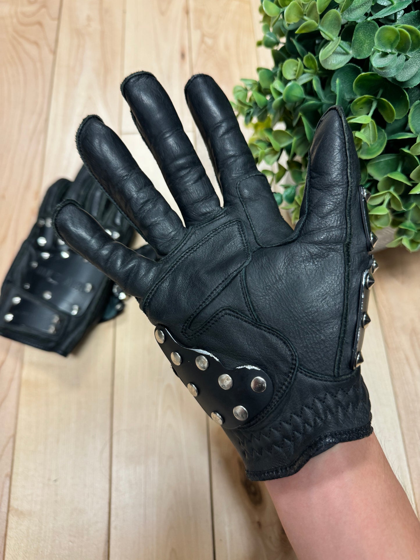 Kadoya ‘Hammer’ Armour Studded Leather Gloves