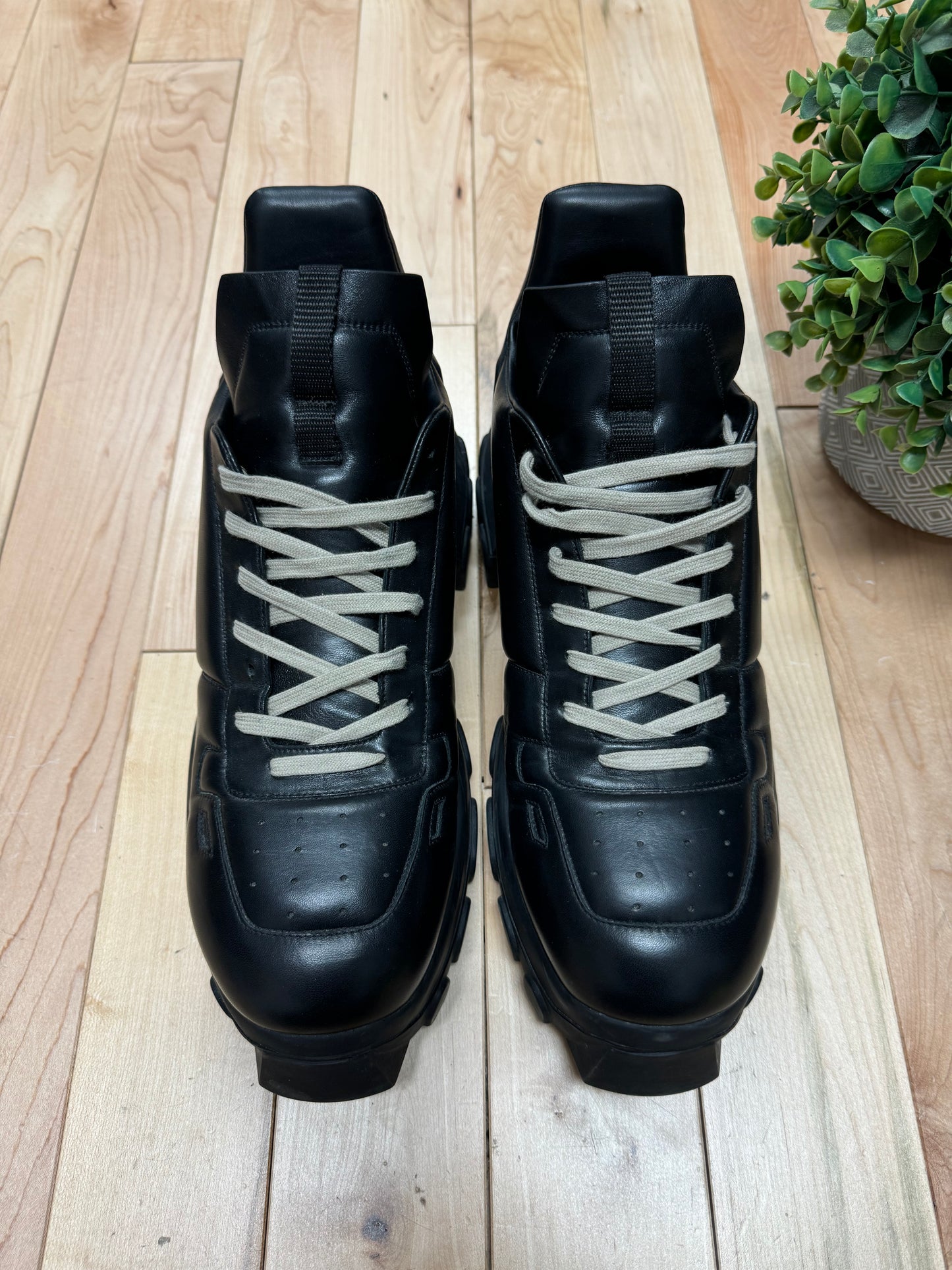 AW2021 Rick Owens ‘Gethsemane’ Tractor Black Leather Low Top Boots