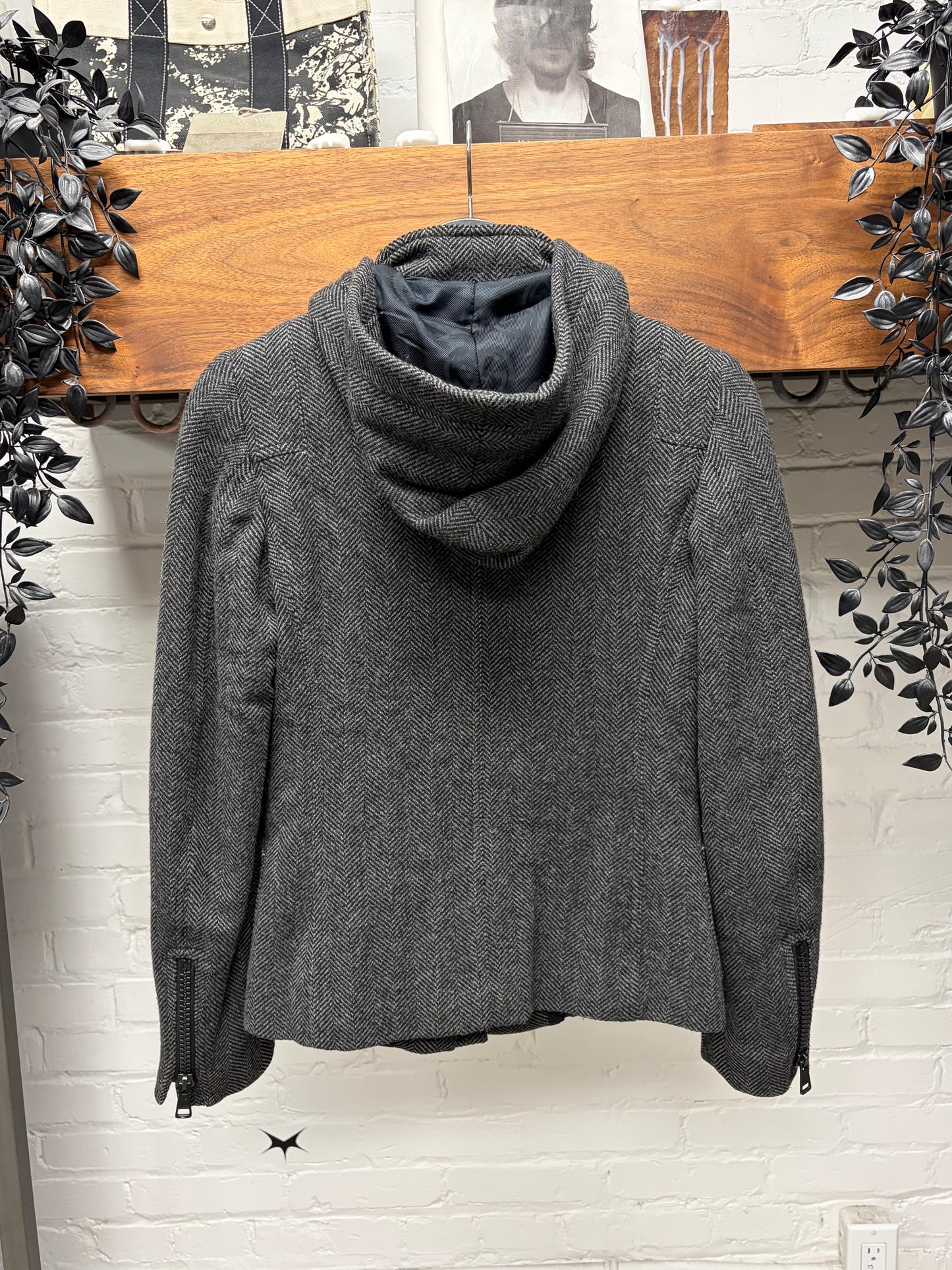 2006 Gucci by Frida Giannini Herringbone ‘Leather-Bound Closure’ Cropped Hooded Jacket