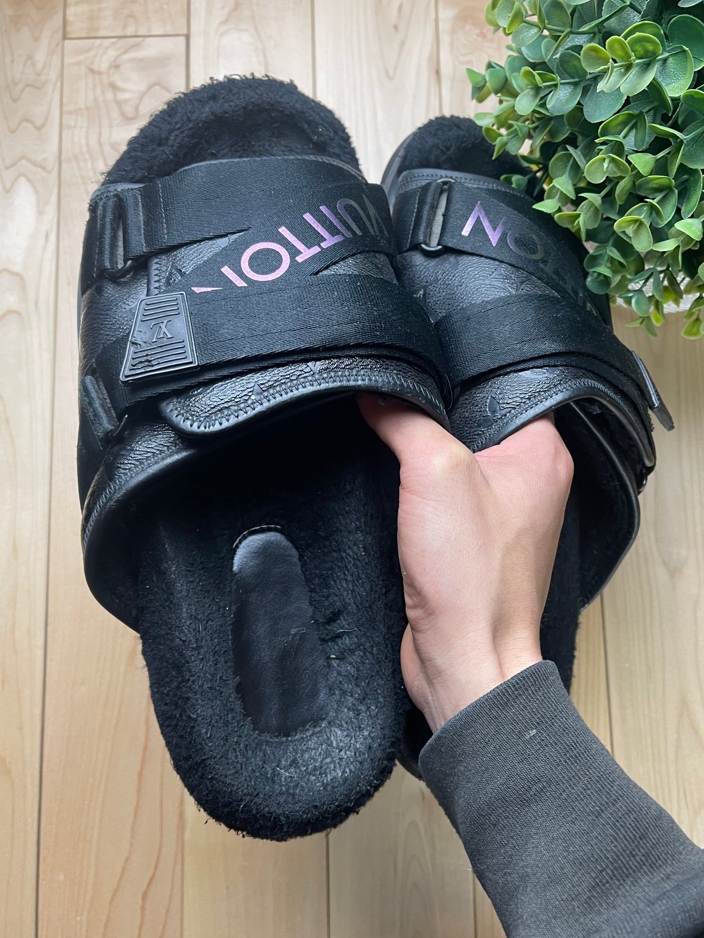 Louis Vuitton ‘Honolulu’ Black Monogram Strap Slides