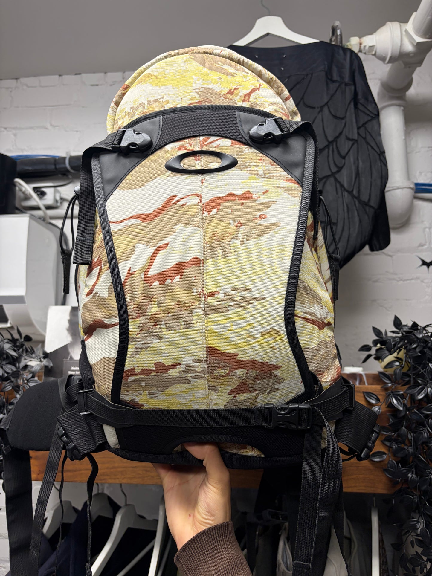 2000s Oakley ‘Snow Pack’ Tiger Camo Snowboard Backpack