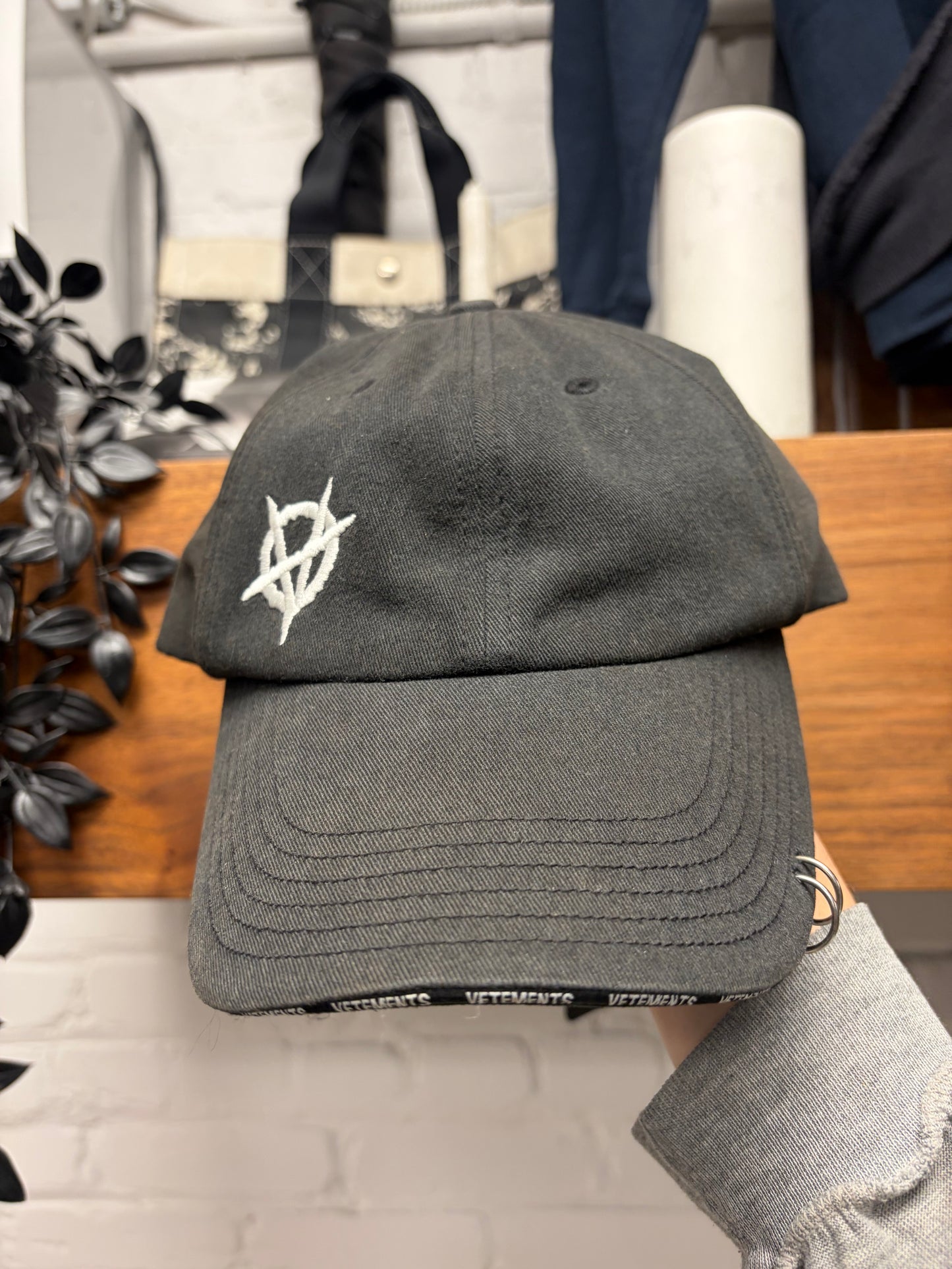 AW2019 Vetements x Reebok ‘Anarchy’ Embroidered Logo ‘Pierced’ Baseball Cap