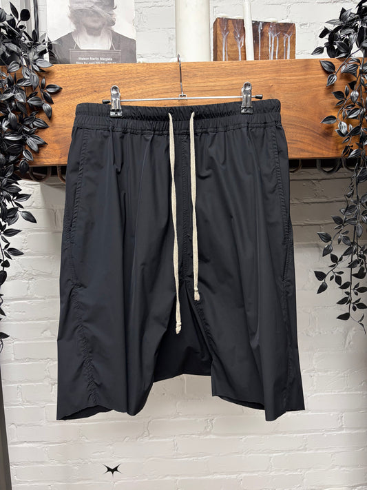 SS2018 Rick Owens ‘Dirt’ Drop Crotch Black ‘Pod’ Drawstring Shorts