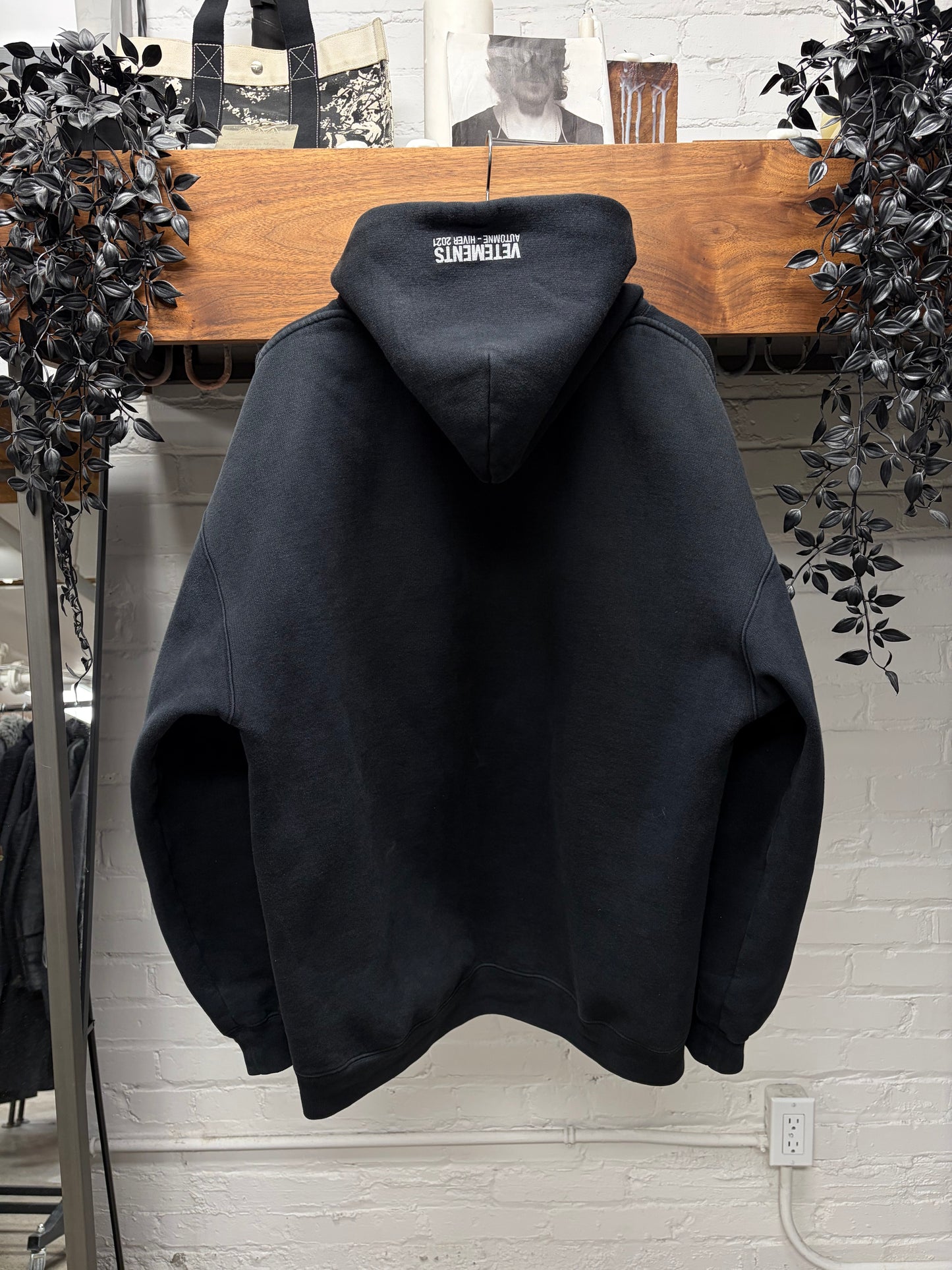 AW2021 Vetements ‘World Tour’ Metal Logo Embroidered Black Pullover Hoodie