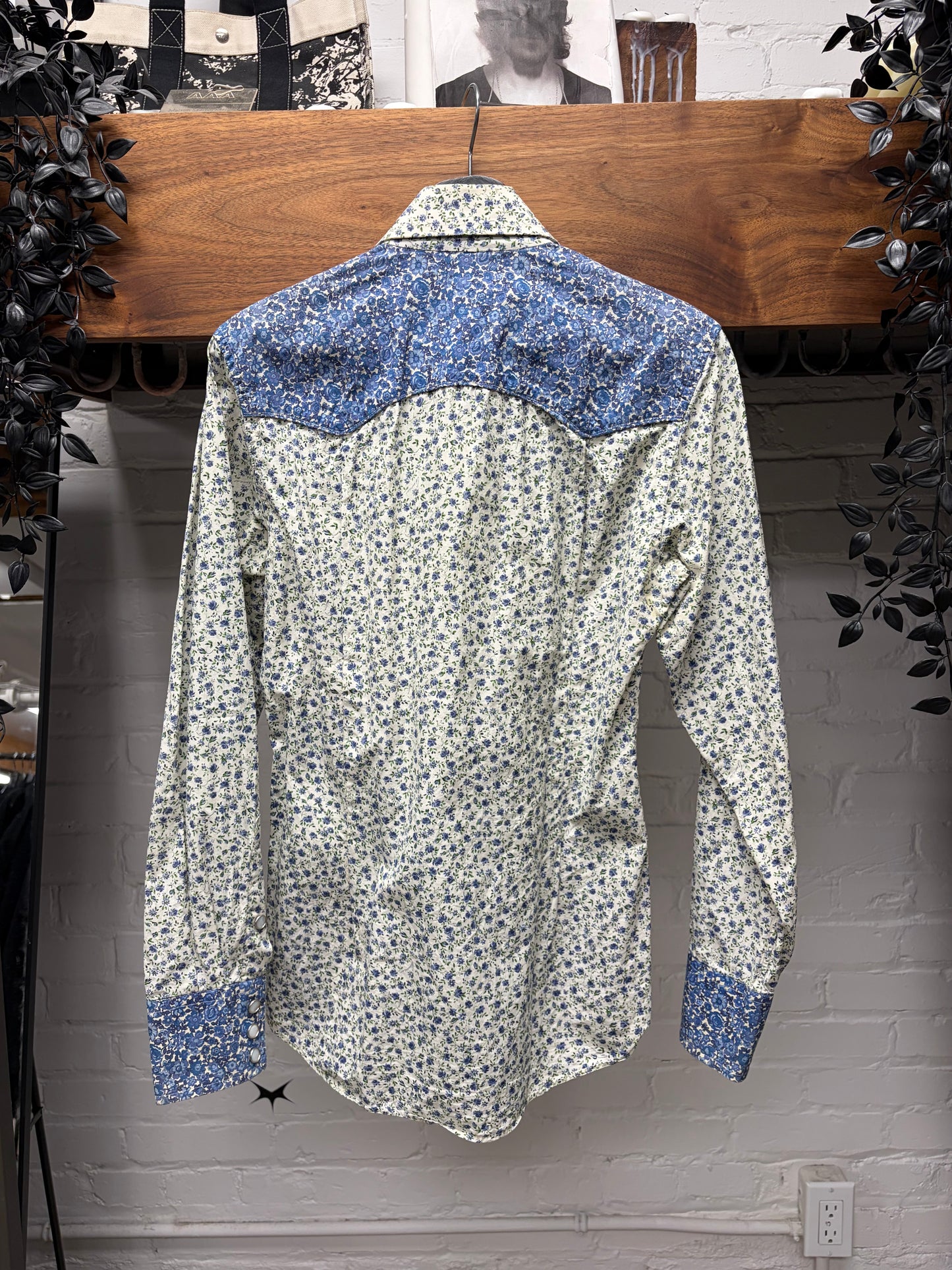 SS2004 Gucci by Tom Ford Cream/Blue ‘Western’ Pearl Button Snap Shirt