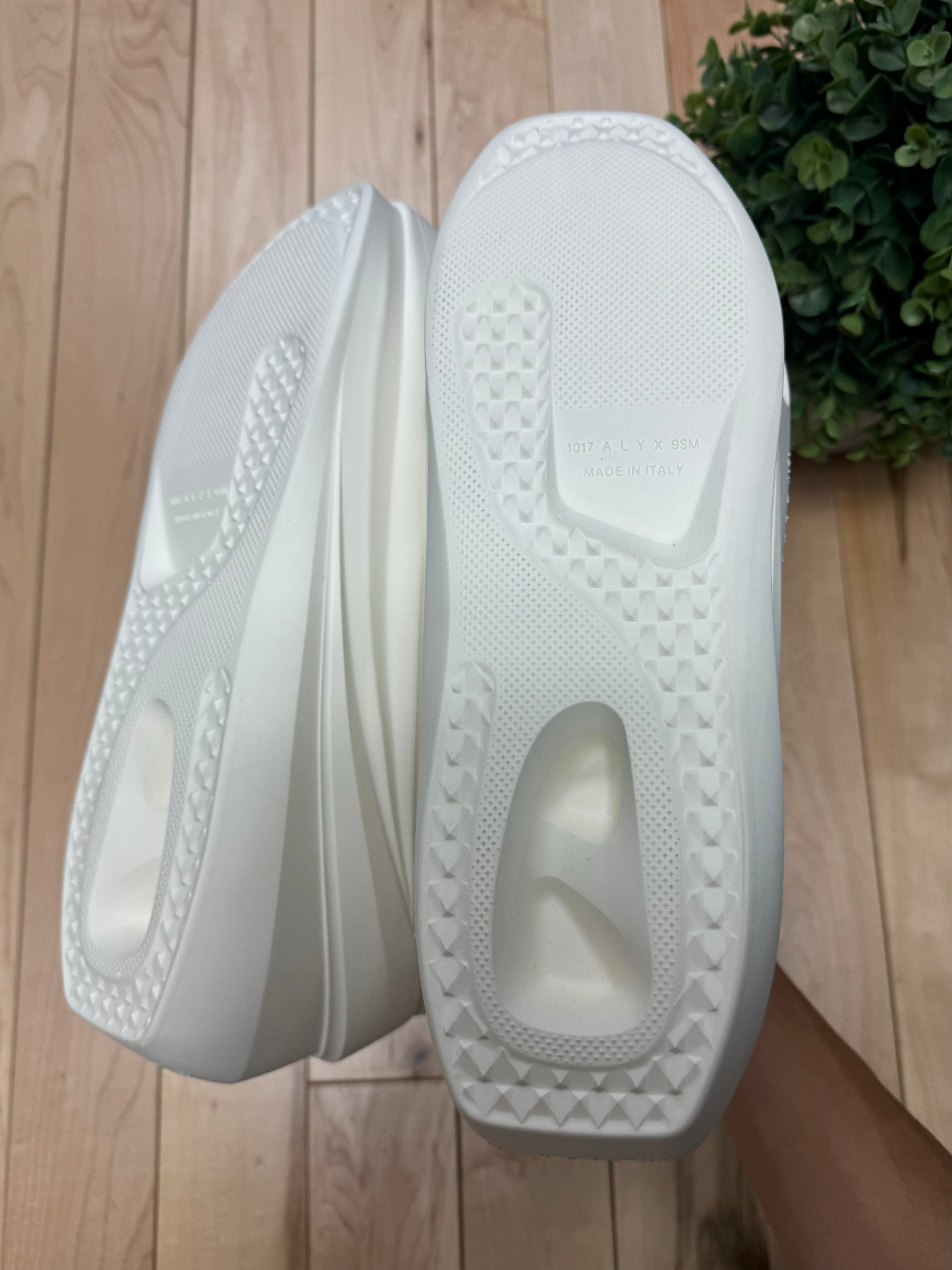 Alyx Studios White 'Mono' Cutout Boots – Alex Maxamenko