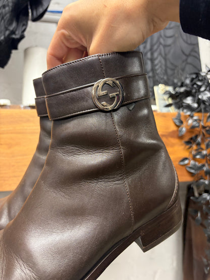 Gucci ‘GG Interlock Buckle’ Pointed Toe Leather Chelsea Boots