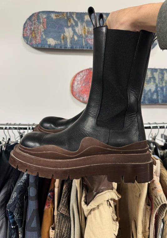 Bottega Veneta ‘Tire’ Brown/Black Leather Chelsea Boots