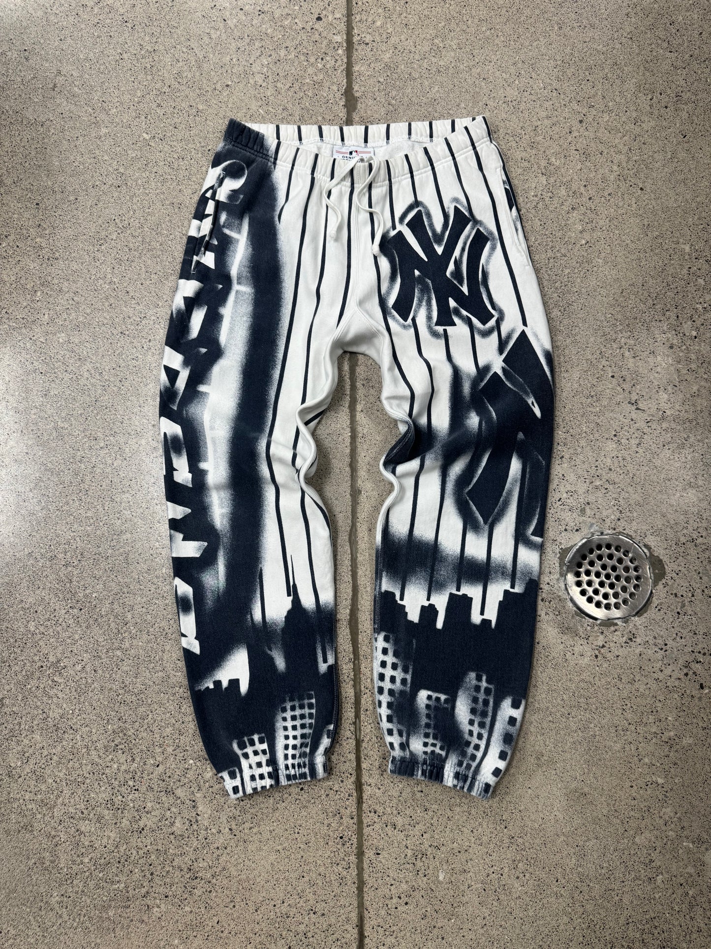 Supreme x MLB ‘Yankees’ Airbrushed Graffiti Sweatpants