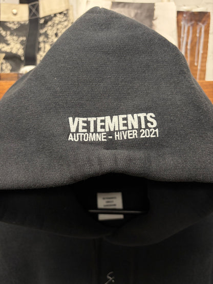 AW2021 Vetements ‘World Tour’ Metal Logo Embroidered Black Pullover Hoodie