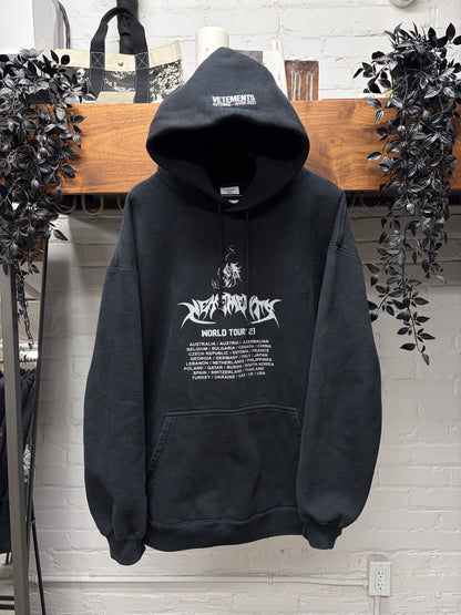 AW2021 Vetements ‘World Tour’ Metal Logo Embroidered Black Pullover Hoodie