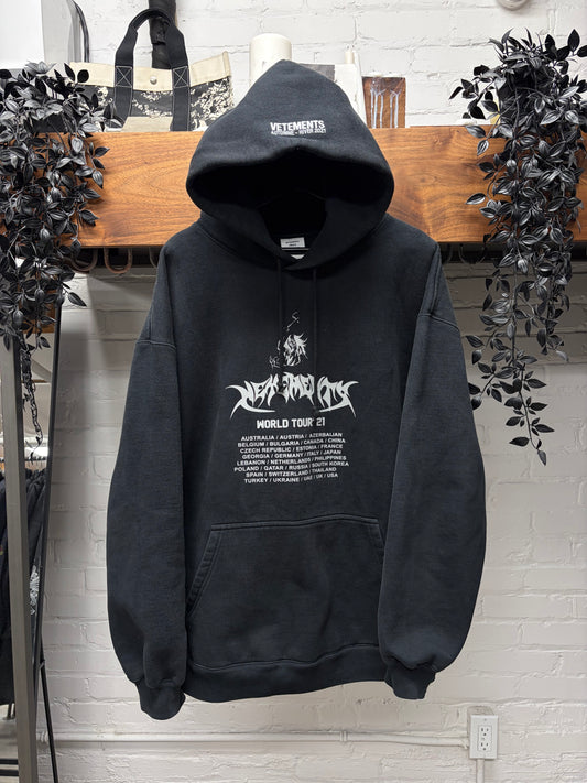 AW2021 Vetements ‘World Tour’ Metal Logo Embroidered Black Pullover Hoodie