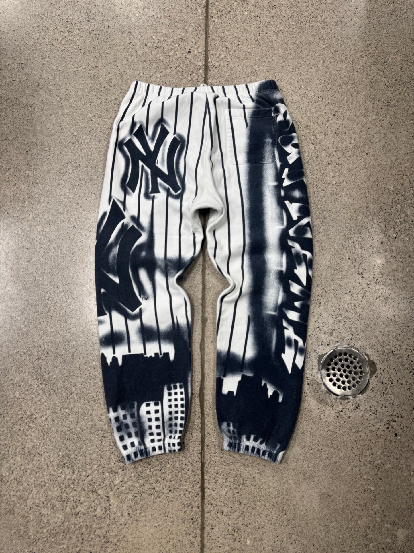 Supreme x MLB ‘Yankees’ Airbrushed Graffiti Sweatpants