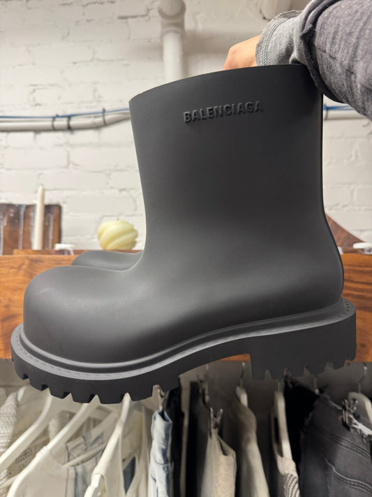 Balenciaga ‘Steriod’ Laceless Oversized Black Bootie