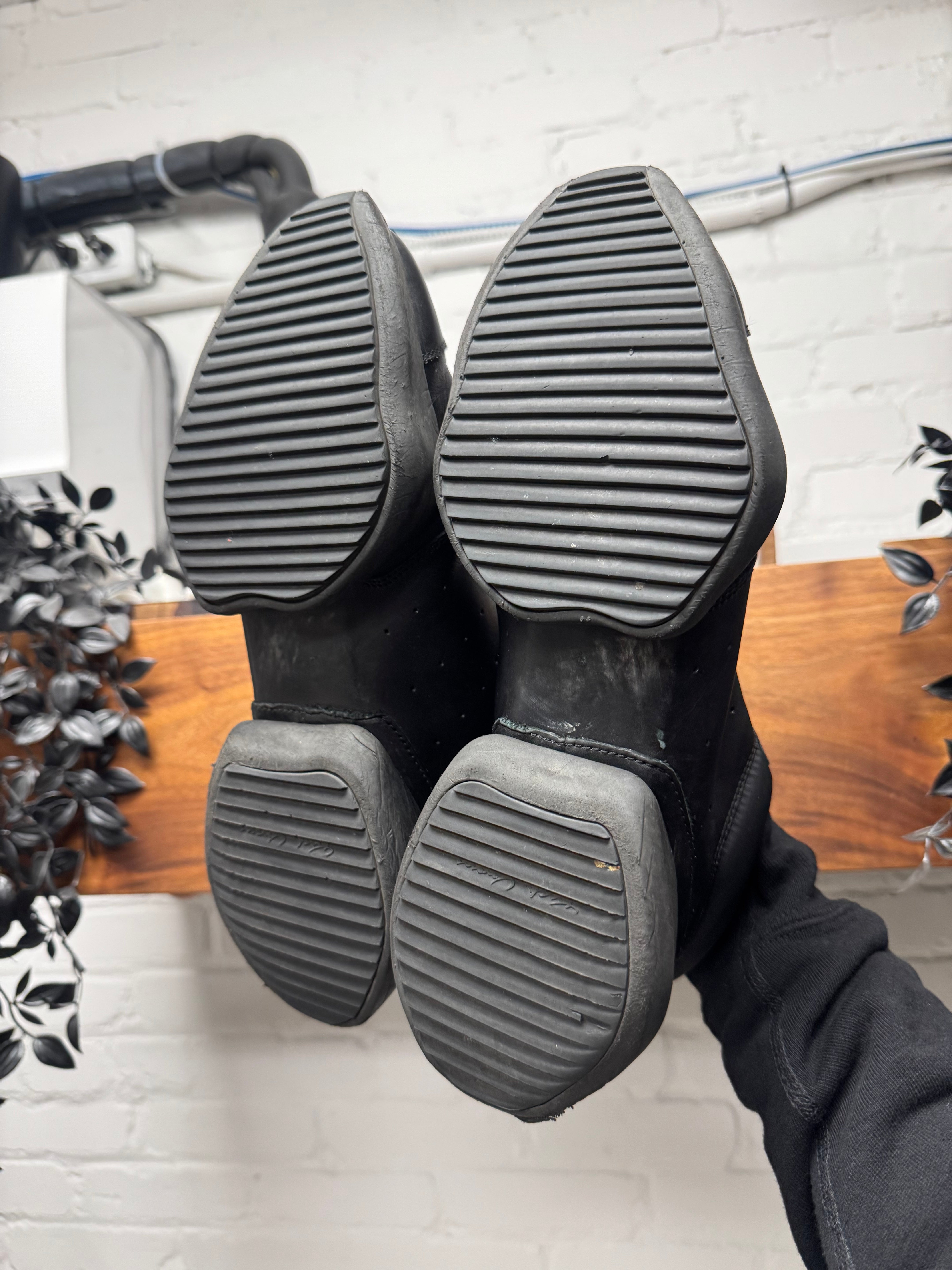 リック Rick Owens x Adidas 'Vicious' Black Leather Tech Runners. – Alex
