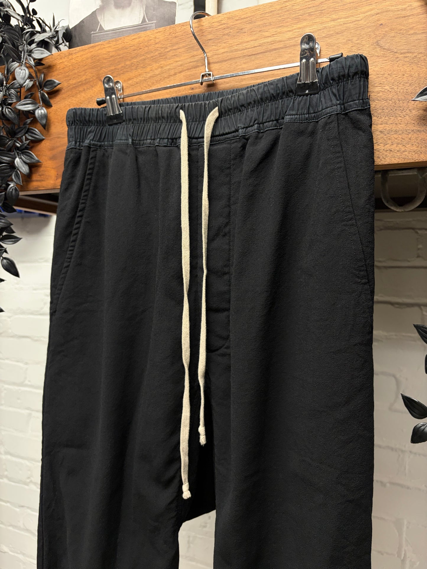 AW2018 Rick Owens ‘Sisyphus’ Lightweight Black 3/4 Length Drop Crotch Pants