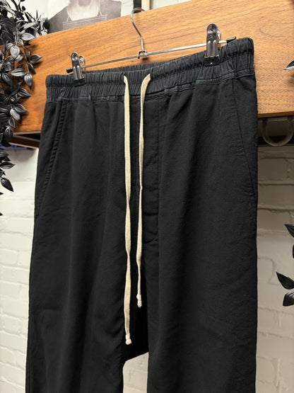 AW2018 Rick Owens ‘Sisyphus’ Lightweight Black 3/4 Length Drop Crotch Pants