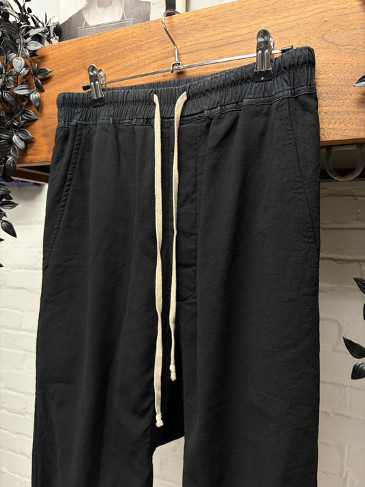 AW2018 Rick Owens ‘Sisyphus’ Lightweight Black 3/4 Length Drop Crotch Pants