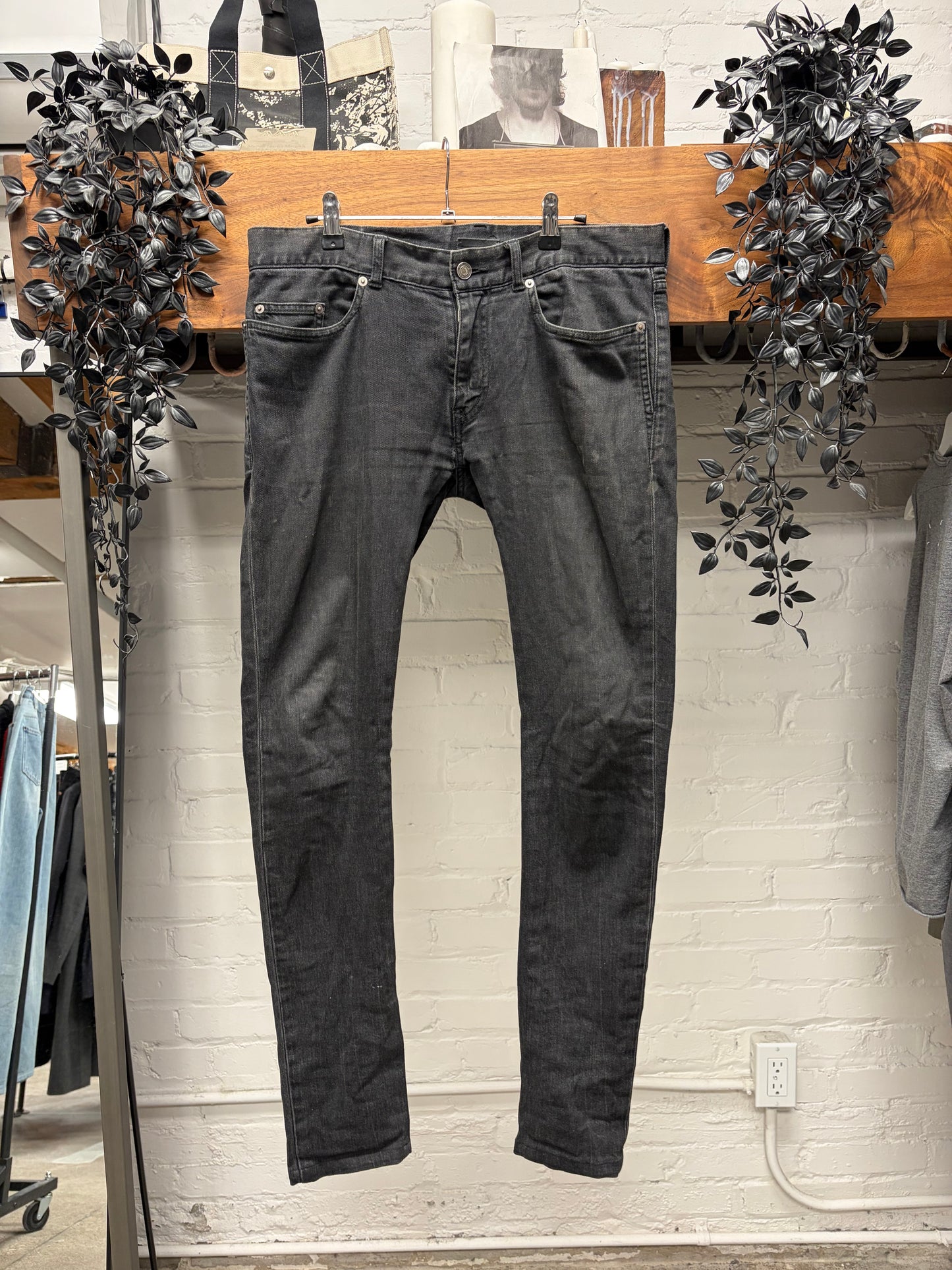 2019 Saint Laurent ‘D02’ Black Skinny Jeans