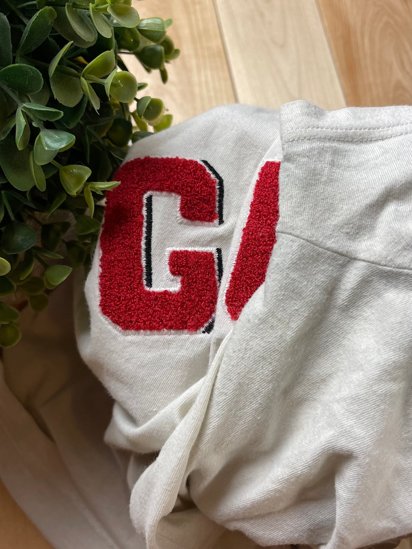 2007 Gucci Chenille Logo White/Red Graphic T-Shirt