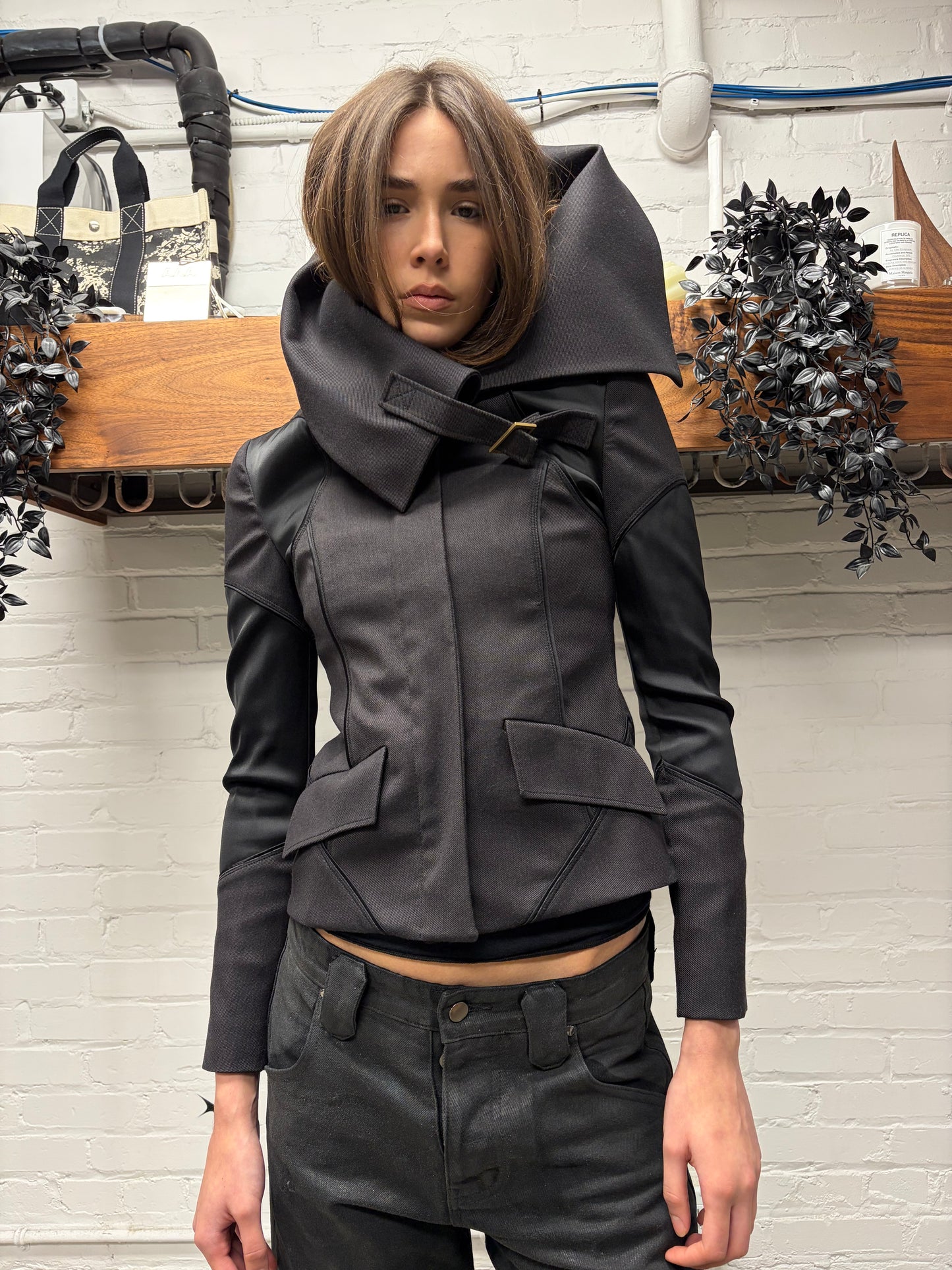 AW2003 Gucci by Tom Ford ‘Runway Look #11’ Asymmetric Collar Jacket