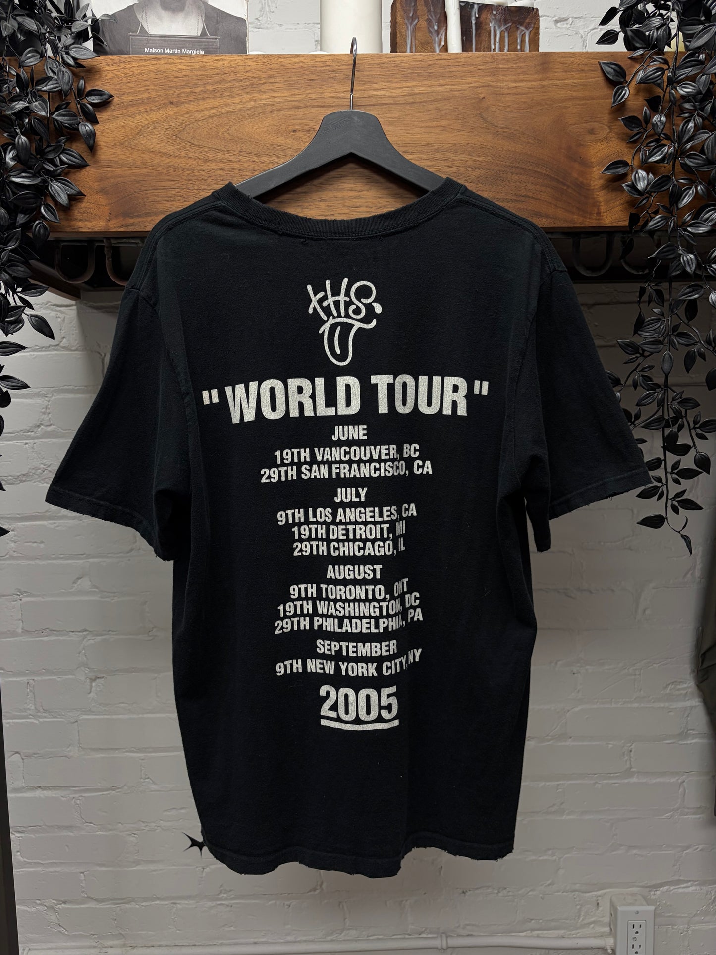 AW2005 Number (N)ine ‘The High Streets’ Varsity Crest Logo Black Graphic T-Shirt