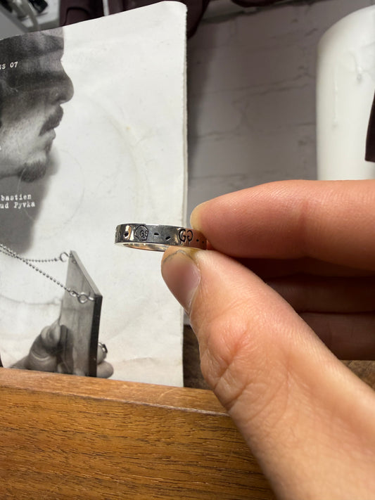 Gucci ‘Ghost’ .925 Silver Engraved Monogram Spacer Ring