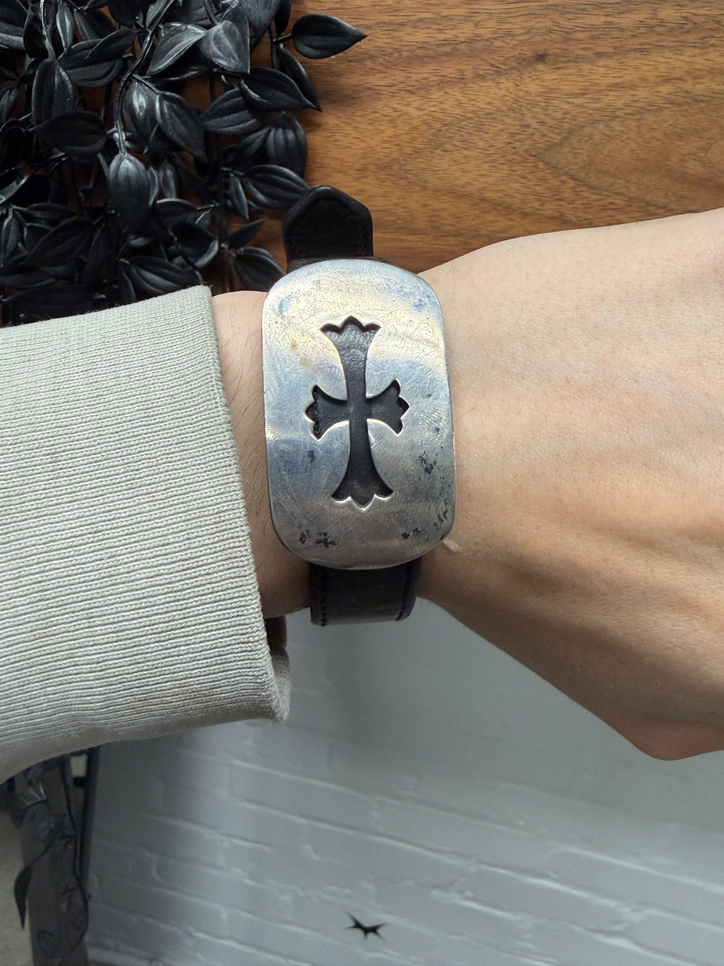 Chrome Hearts ‘Gunslinger’ Cutout Cross 925 Silver Dog Tag Leather Bracelet