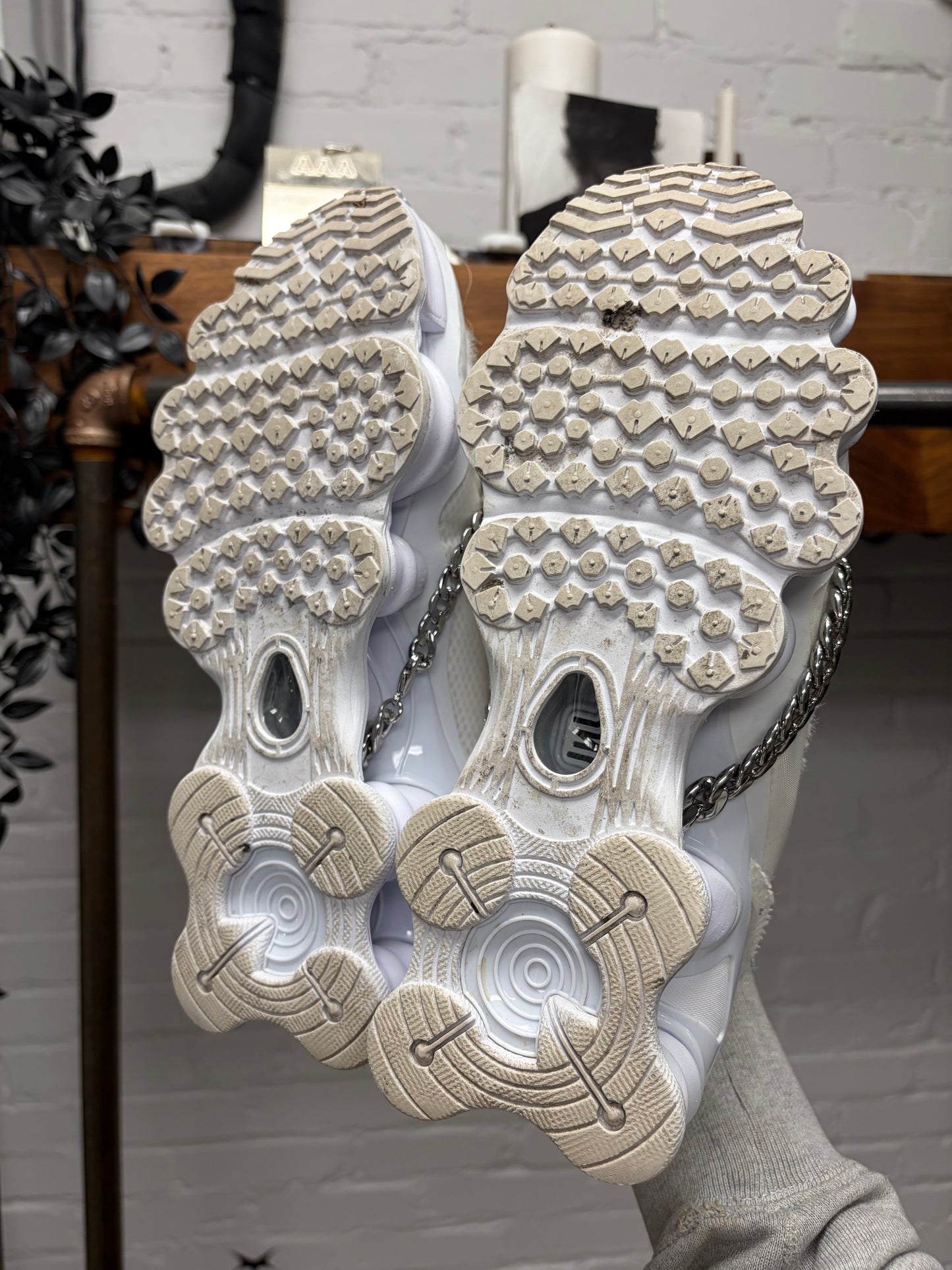 Comme Des Garçons x Nike ‘Shox’ White Low Top Sneakers