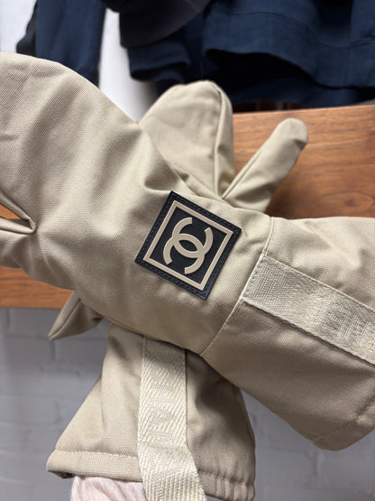 Vintage Chanel ‘Identification’ CC Interlock Tan/Black Shell Mittens