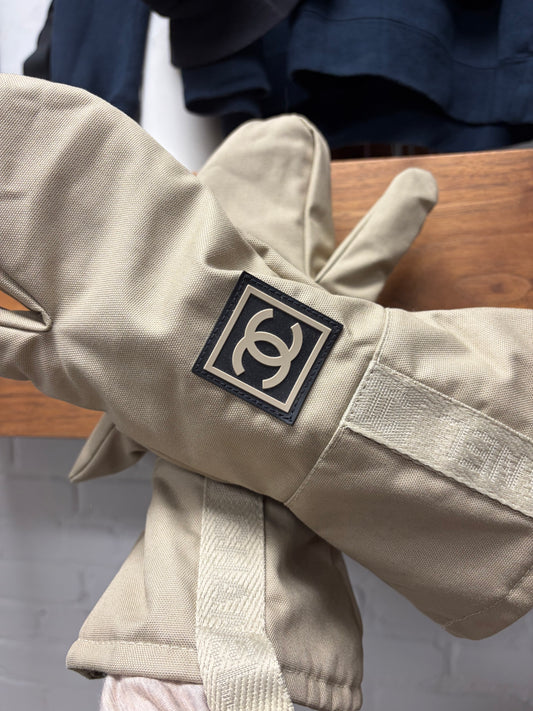 Vintage Chanel ‘Identification’ CC Interlock Tan/Black Shell Mittens