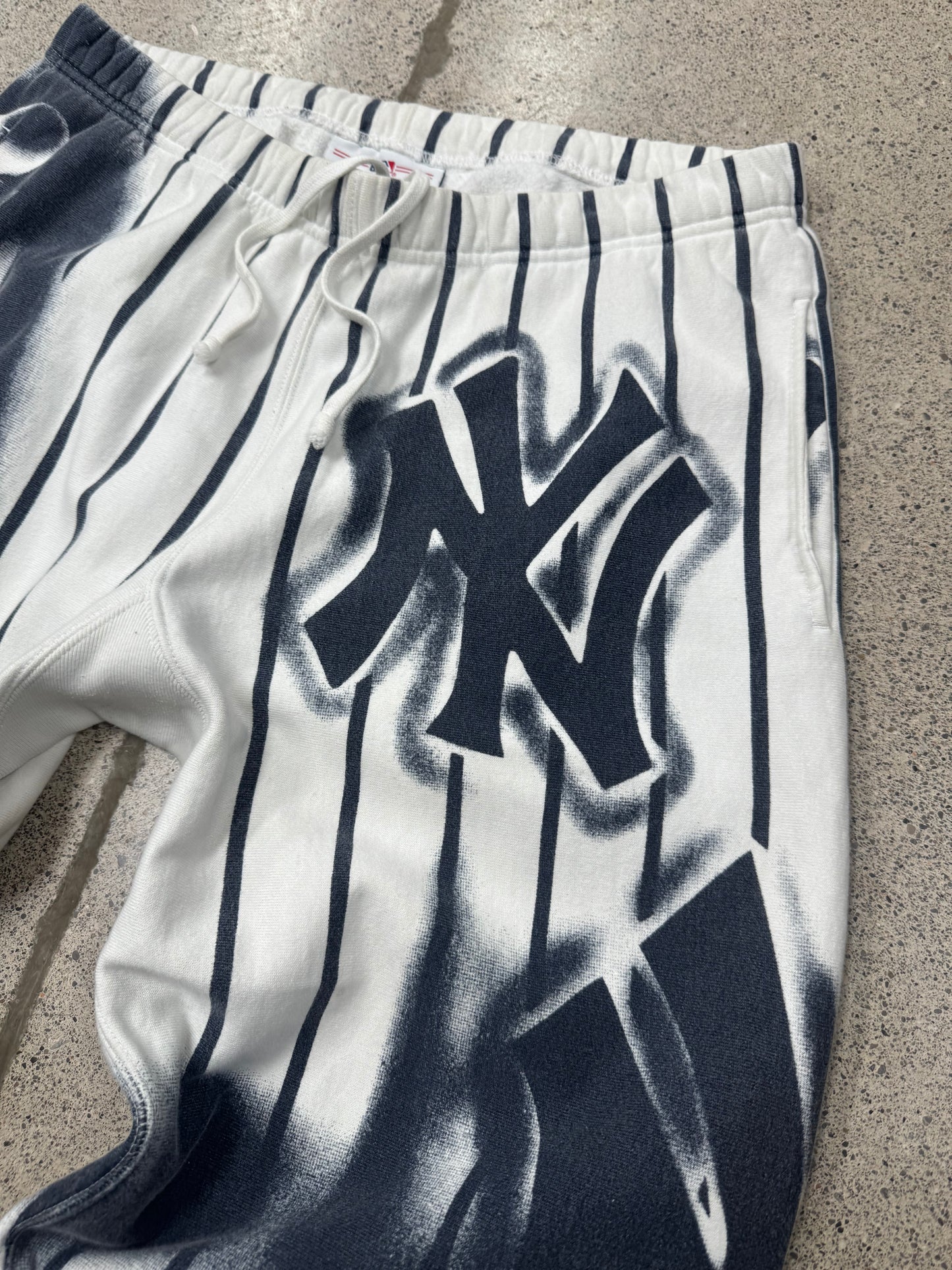 Supreme x MLB ‘Yankees’ Airbrushed Graffiti Sweatpants