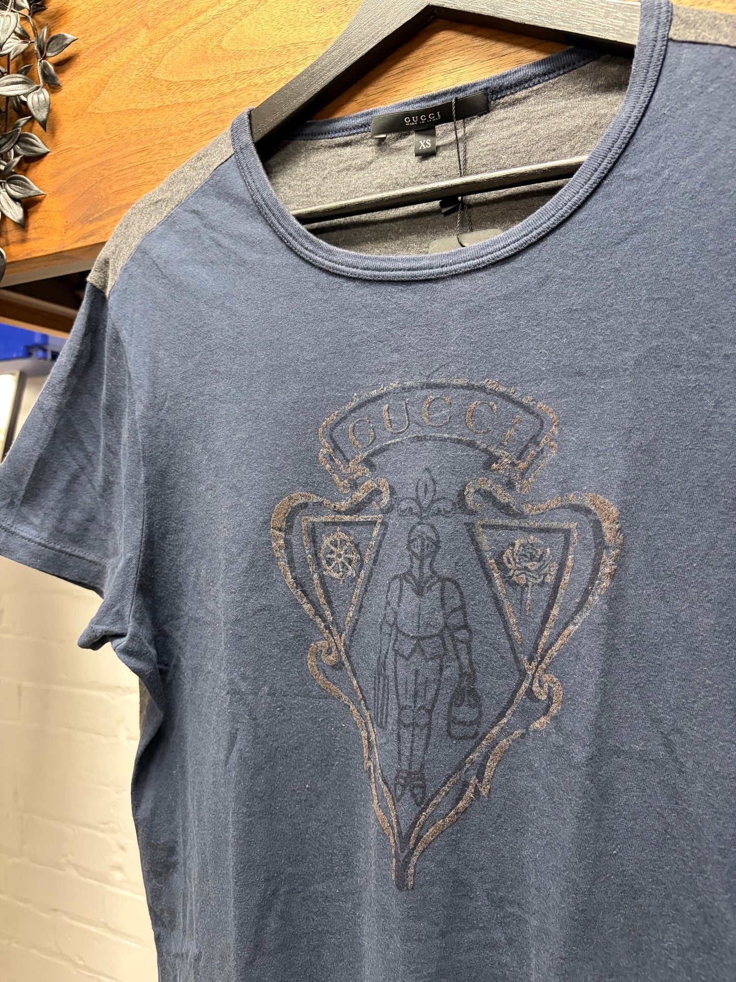 2000s Gucci Crest Logo Navy Blue/Grey Graphic T-Shirt