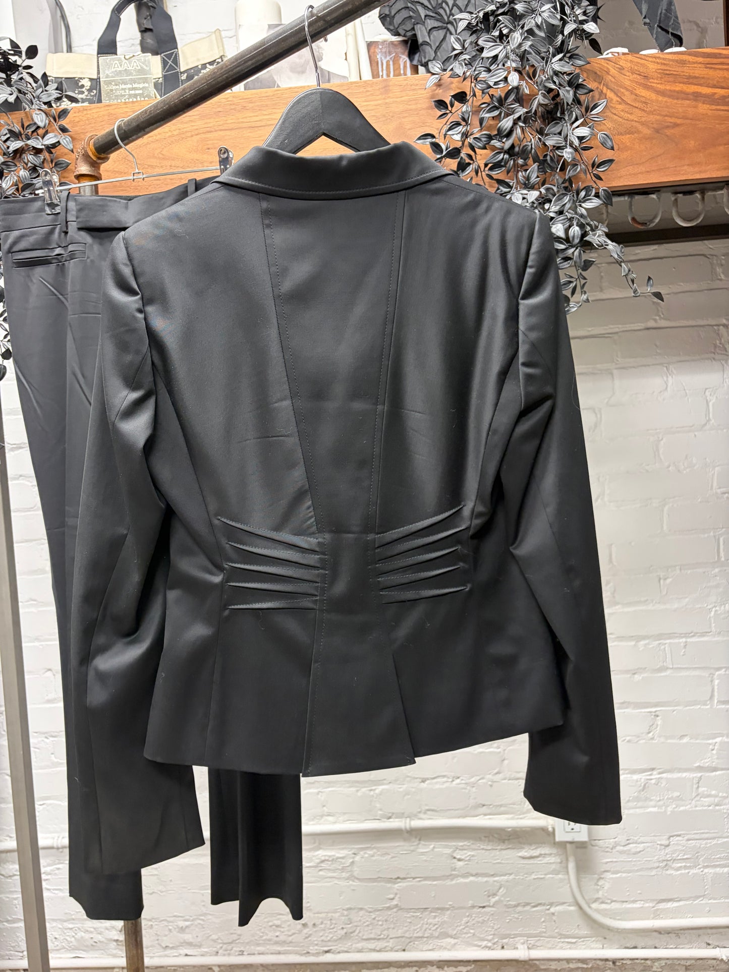 AW2004 Gucci by Tom Ford ‘Ribcage’ Black Slim Cut Suit Ensemble