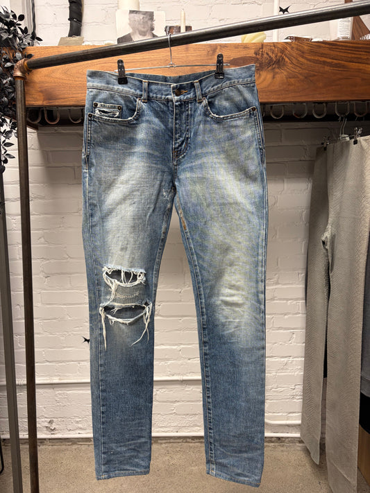 2018 Saint Laurent ‘D02’ Distressed Blue ‘Knee-Rip’ Skinny Jeans