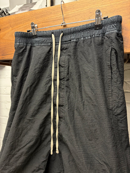 SS2019 Rick Owens ‘Babel’ Seersucker Drop Crotch ‘Pod’ Black Drawstring Shorts