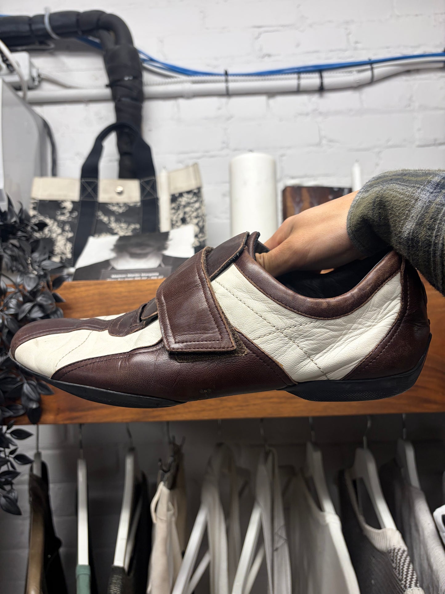 Vintage 2000s Gucci Brown/White Leather Velcro Strap Sneakers