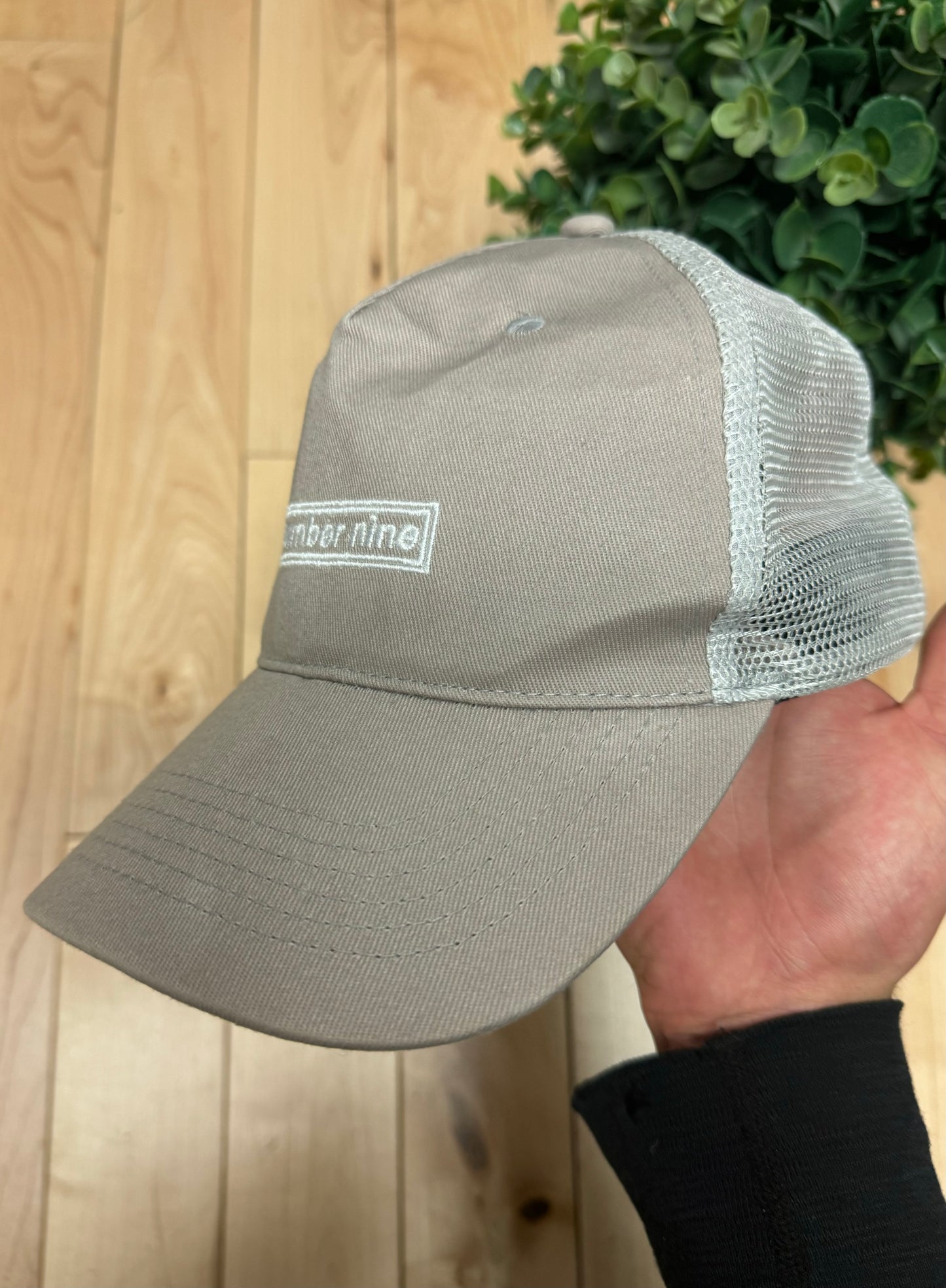 Number (N)ine Box Logo Mesh Trucker Hat