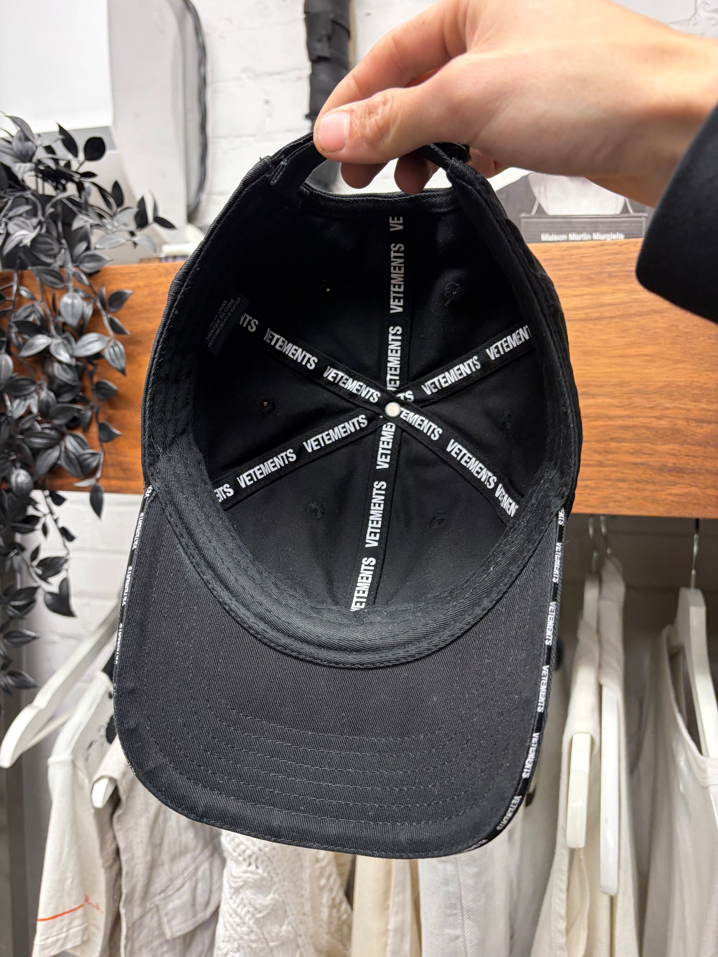 Vetements Embroidered Logo Black Strap-Back Baseball Cap