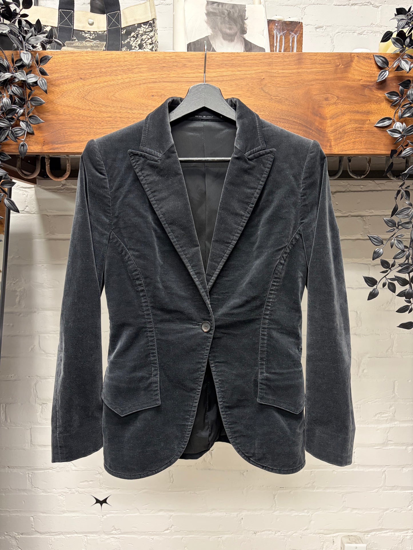 Vintage Gucci Tom Ford Black Velour Blazer with Sharp Lapel and Padded Shoulders
