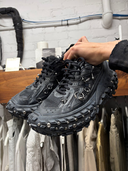 Balenciaga Piercing & Screws ‘Defender’ Tire Track Sole ‘Bounce’ Black Low Top Sneakers
