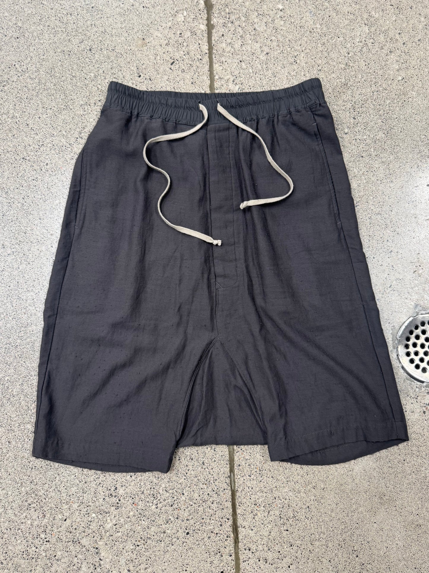 AW2014 Rick Owens ‘Moody’ Mainline Dark Dust Wool ‘Pod’ Shorts