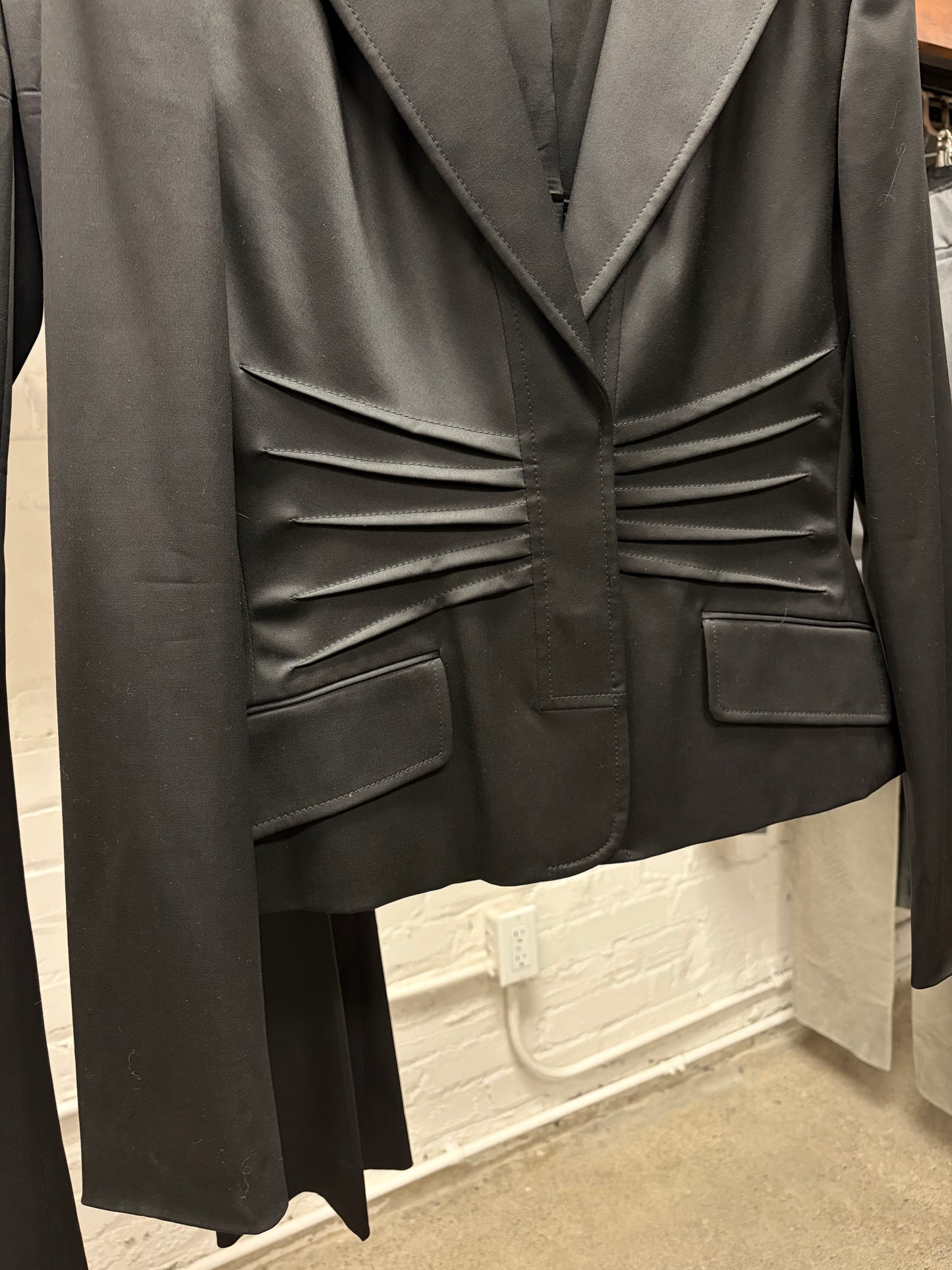 AW2004 Gucci by Tom Ford ‘Ribcage’ Black Slim Cut Suit Ensemble